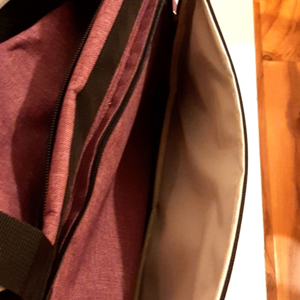 Large Weekender Bag.     Smoke free home - Picture 4 of 6